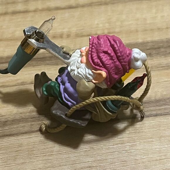 Vintage 1987 Hallmark North Pole Power & Light Lighted Ornament - Picture 3 of 4